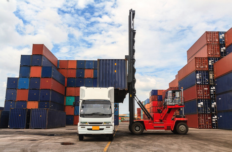 内贸物流中，，，，，，，海运和陆运该怎么。。。。。。？？？？？？？