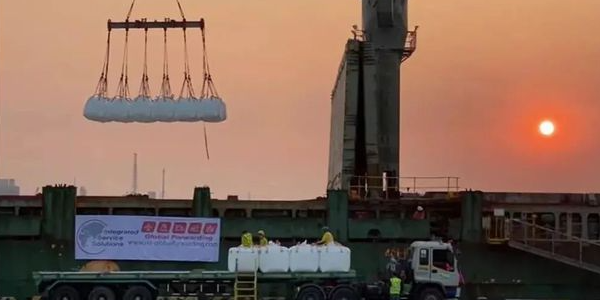 缺箱又缺舱，，，，，，，，货物又最先集改散