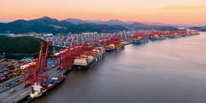 浙江沿海口岸和内河口岸齐发力，，，，，，，，集装箱吞吐量增添突出