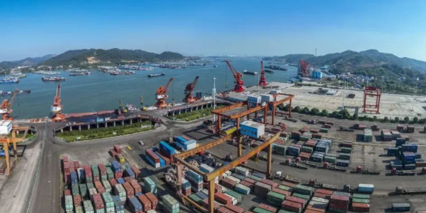 烟台港到梧州港内贸海运航线增添“件改集”新模式