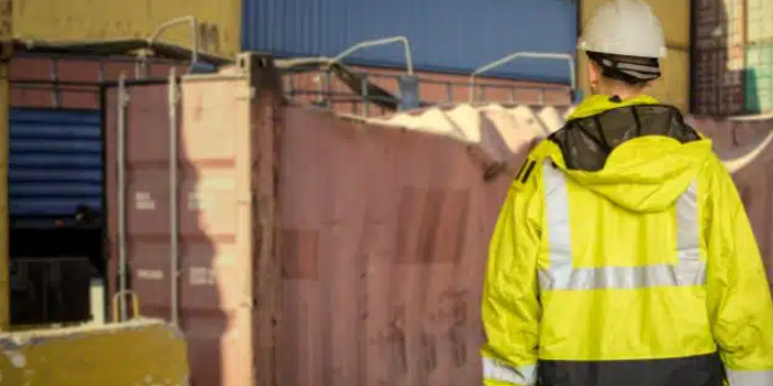 有什么缘故原由导致海运集装箱运输途中损坏？？？？？？？？